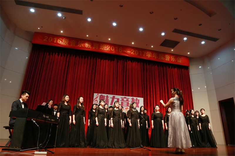 合唱《Clap Your Hands And Sing Hallelujah》