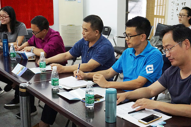 老师们出席座谈会_副本