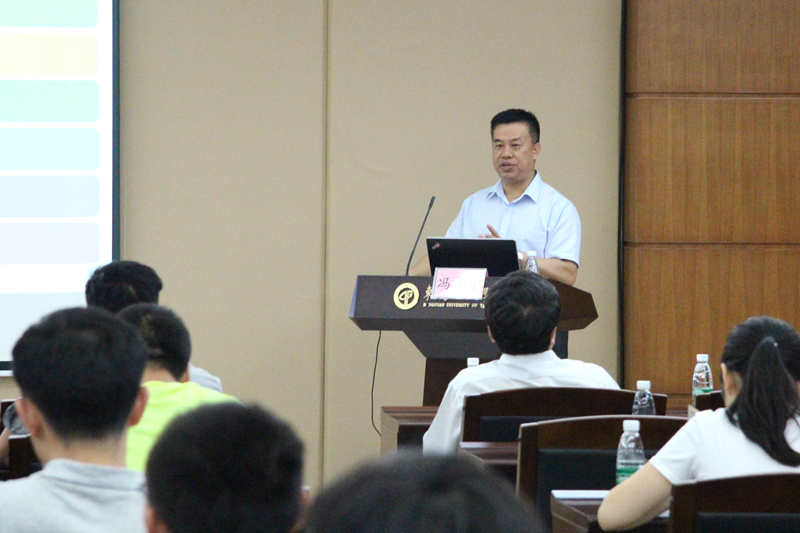 冯小宁部长为我校学工人员解析新版《普通高等学校学生管理规定》。