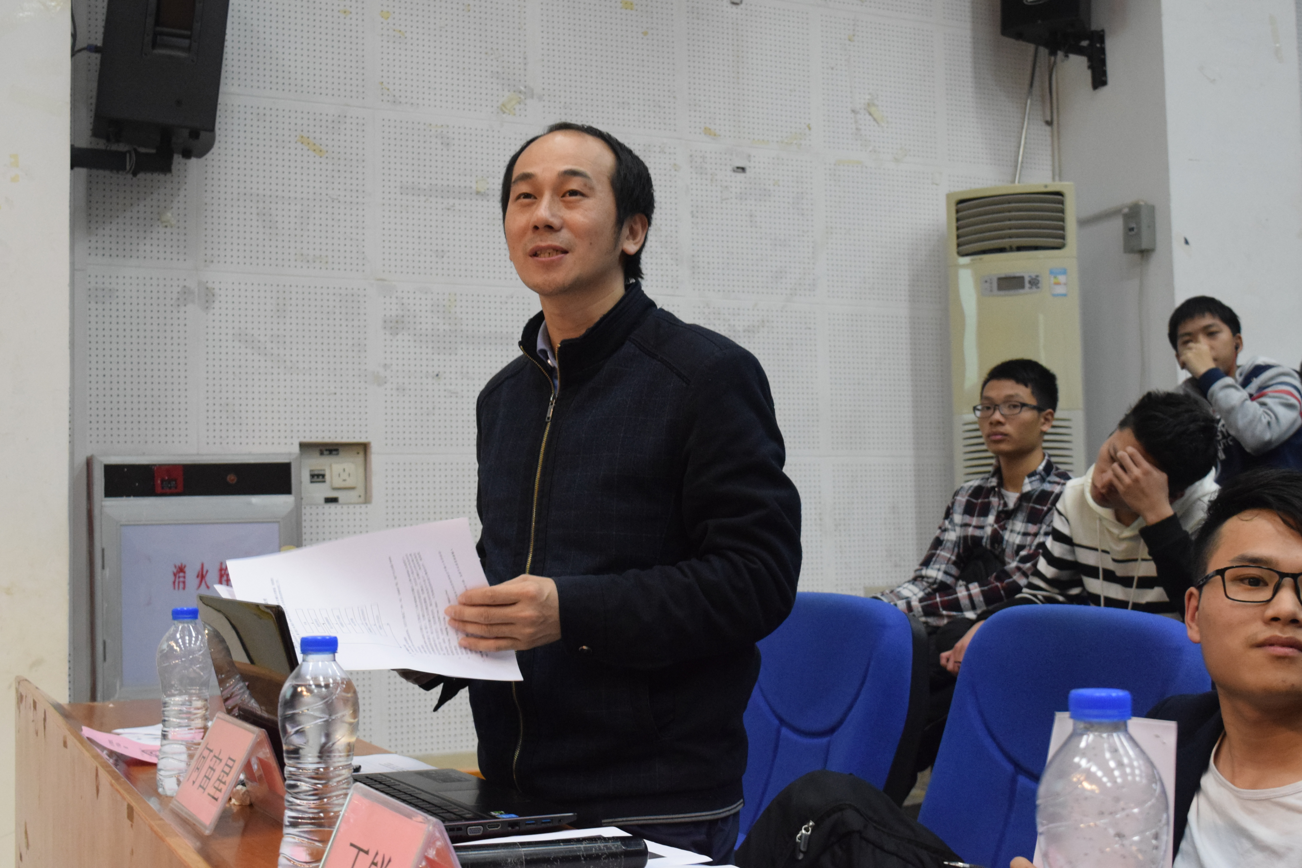 评委向选手提问